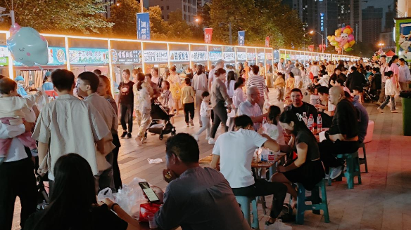 五江城市廣場獲評首批湖南省夜間消費聚集示范區(qū) 五江城市廣場獲評首批湖南省夜間消費聚集示范區(qū)