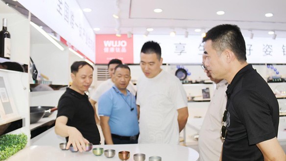 衣選集團領導來康鈦爾考察 衣選集團領導來康鈦爾考察
