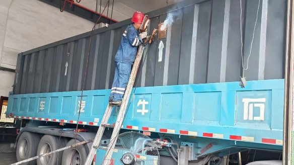 匯源煤氣維修工埋頭苦干創(chuàng)實(shí)效 匯源煤氣維修工埋頭苦干創(chuàng)實(shí)效